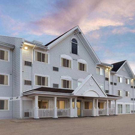 Ramada By Wyndham Miramichi New Brunswick Hotel Exterior photo